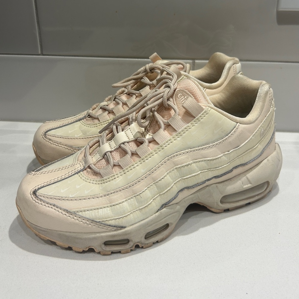 NIKE WOMEN SHOES